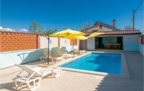  Three-Bedroom Holiday home 0 in Zminj  Зминь